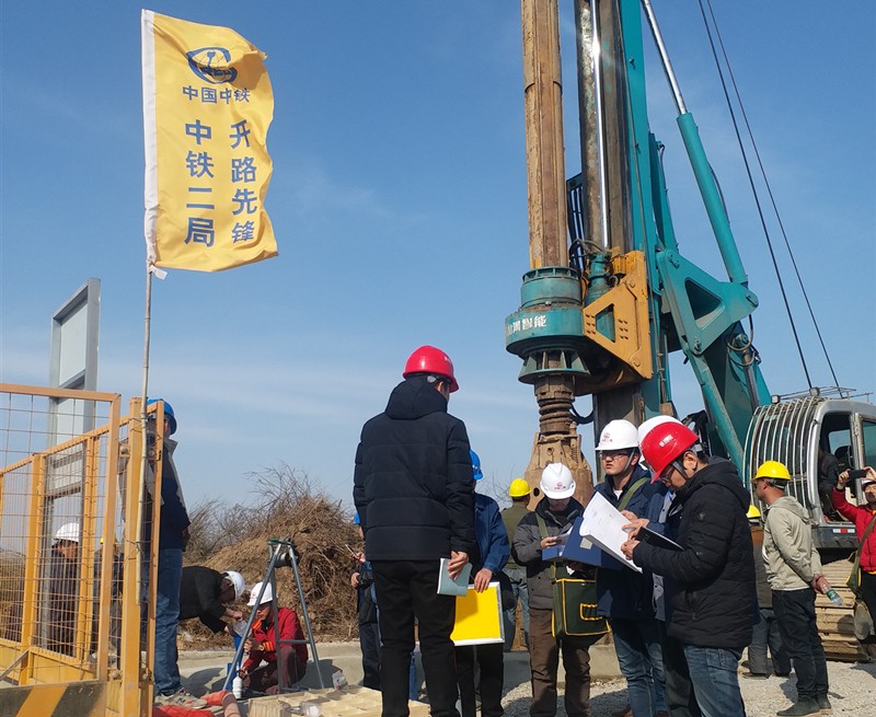 2019-3-11鲁南高铁项目鄄郓河特大桥桩基首件工程开钻照片_副本.jpg 2019-3-11鲁南高铁项目鄄郓河特大桥桩基首件工程开钻照片_副本.jpg