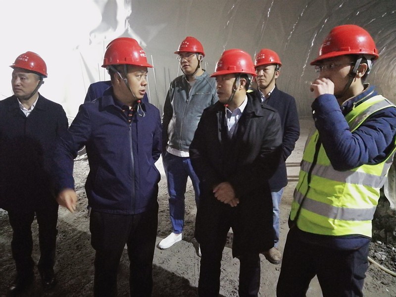 张诚书记检查工地_副本.jpg 张诚书记检查工地_副本.jpg